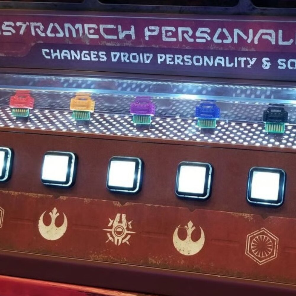Disney Star Wars Galaxy's Edge Droid Depot Astromech Personality Chip